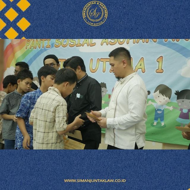 Simanjuntak and Partners Law Office held an event with wholeheartedly sharing by providing assistance to orphans from a number of orphanages.