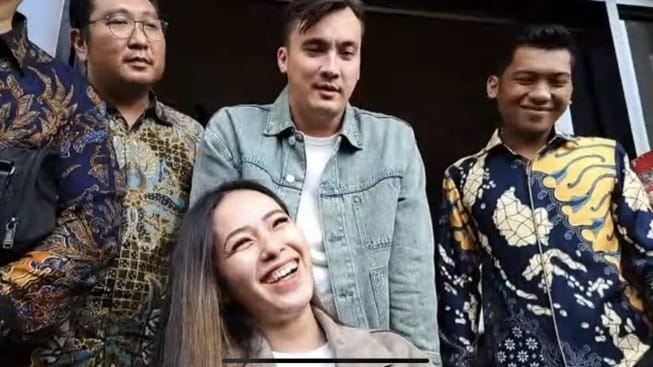 Pakai Kursi Roda, Lady Nayoan Ungkap Masih Merasa Nyeri Usai Kecelakaan Bersama Rendy Kjaernett