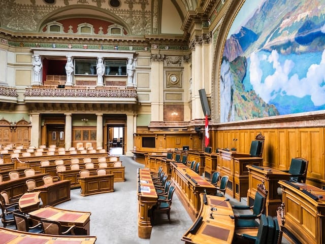 hansjorgkellerCQqyv5uldW4unsplash | SP Law Office Litigasi dan non litigasi